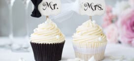 Bride and groom cupcakes