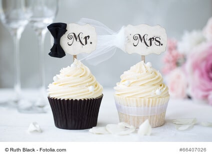 Bride and groom cupcakes