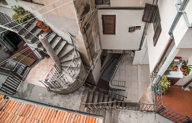 Aus alt wird neu: Sanierung alter Treppen im und am Haus
